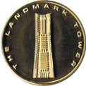 ランドマークタワーの金色メダル