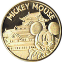 姫路城とミッキーマウスの金色メダル